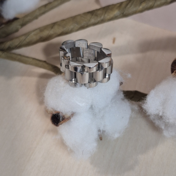 🎉🎉NEW🎉🎉 PRETTY!! Heavy Duty Titanium Steel Link Ring In SILVER - Picture 9 of 16